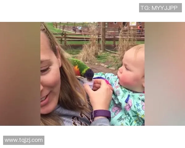 小孩天真戏耍大牌足球球星引发欢乐场面温馨画面感动无数球迷