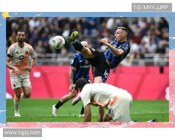 高清足球场球星风采全景图再现，细致捕捉运动员精彩瞬间与赛场氛围